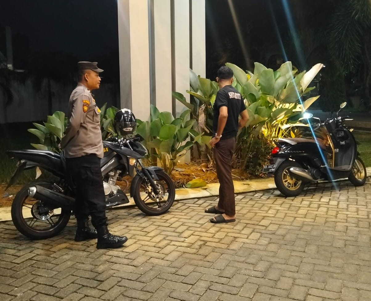 Patroli Enggang Polsek Pontianak Kota Sambangi Satpam Green Mansion, Perkuat Sinergi Jaga Kamtibmas