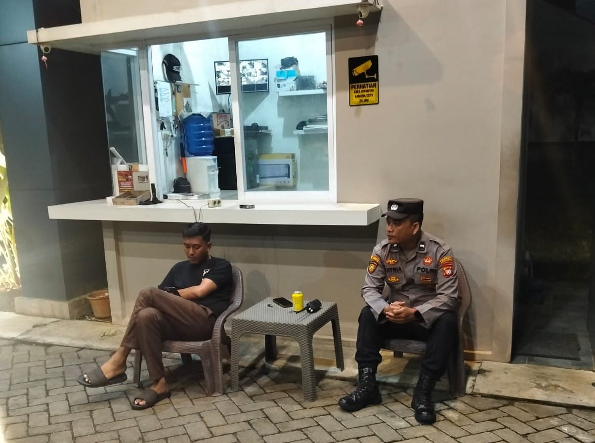 Jaga Keamanan Lingkungan, Patroli Enggang Polsek Pontianak Kota Berikan Imbauan kepada Satpam Green Mansion