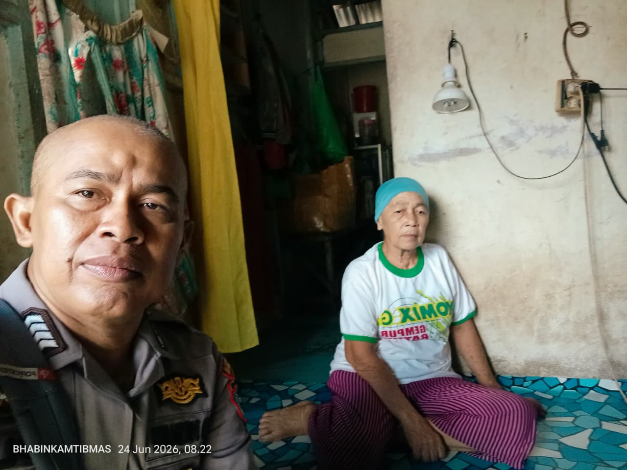 Lewat Sambang Door to Door, Bhabinkamtibmas Tanjung Hilir Perkuat Kemitraan dengan Masyarakat