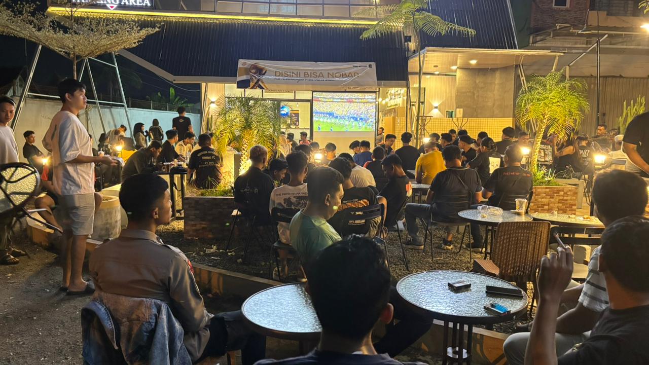 Nobar Piala Dunia 2026, Polsek Pontianak Utara Bangun Kedekatan dan Silaturahmi dengan Masyarakat