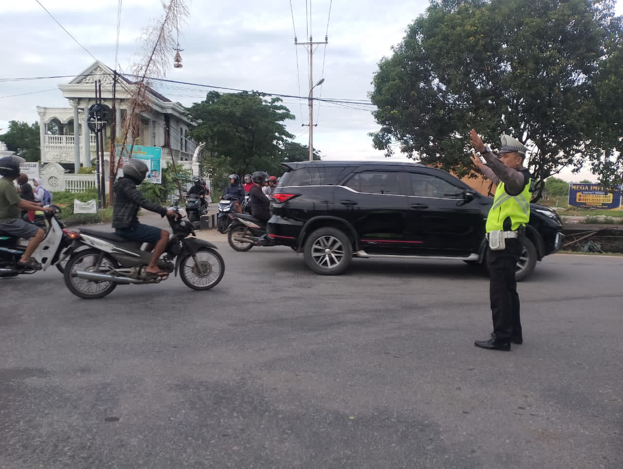 Polsek Pontianak Kota Rutin Gelar Pelayanan Pagi, Pastikan Arus Lalu Lintas Lancar