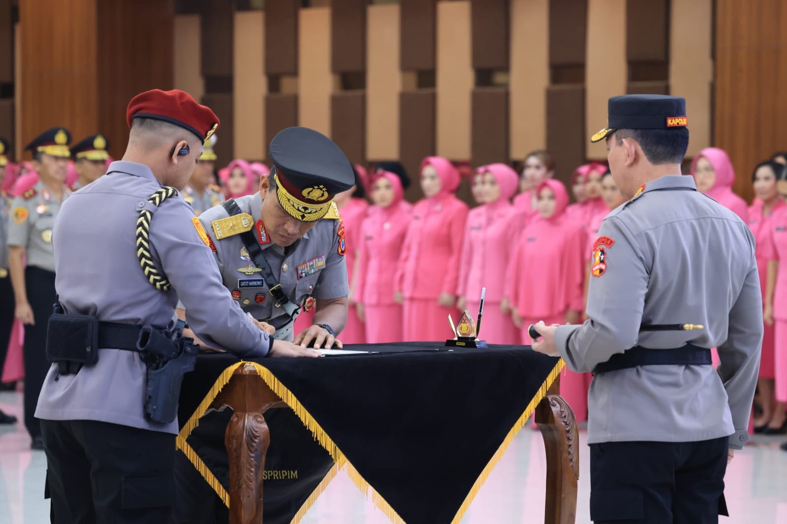 Polri Naikkan Pangkat 87 Perwira Tinggi, Empat Perwira Resmi Sandang Pangkat Bintang Tiga