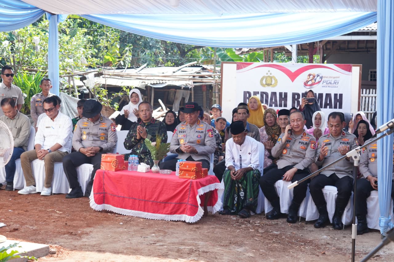 Polri Wujudkan Kepedulian di Hari Bhayangkara ke-80, Bapak Usin (85) Terima Rumah Layak Huni Berpanel Surya
