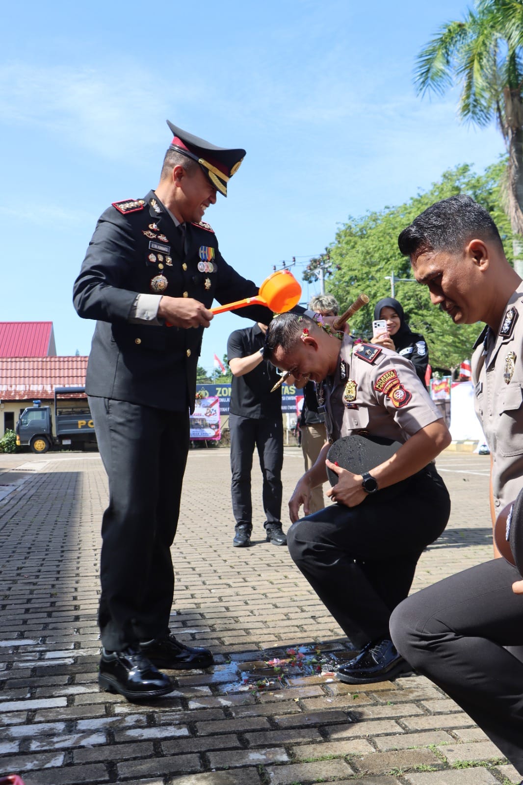 Kapolresta Pontianak Pimpin Prosesi Kenaikan Pangkat 44 Personel sebagai Apresiasi atas Dedikasi dan Kinerja