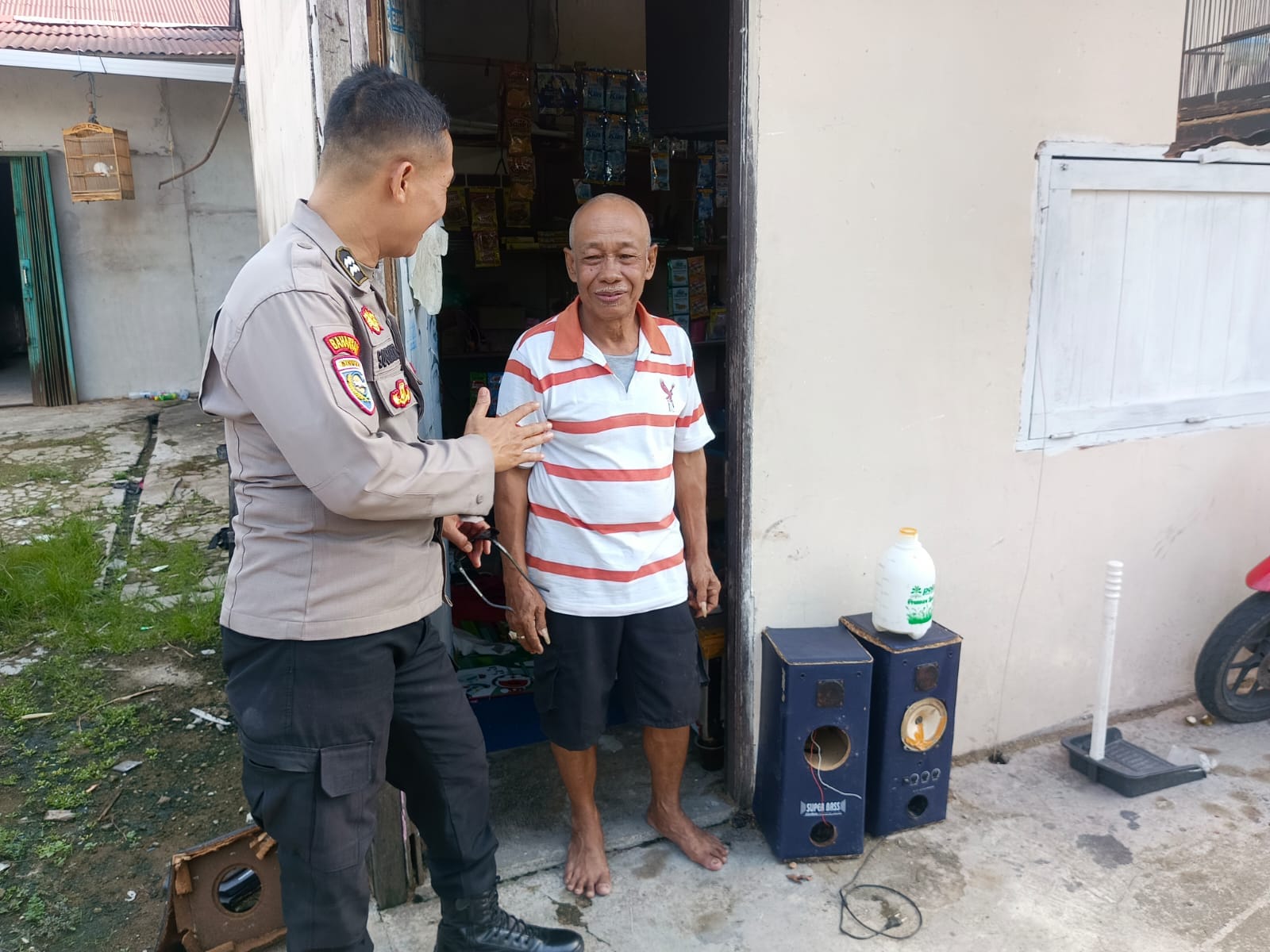 Bhabinkamtibmas Polsek Pontianak Kota Sambangi Warga Jalan Petani, Ajak Bersama Jaga Kamtibmas