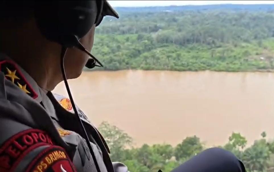 Patroli Udara Dikerahkan, Kapolda Kalteng Pantau Langsung Pencarian Dua Personel Polri yang Hilang