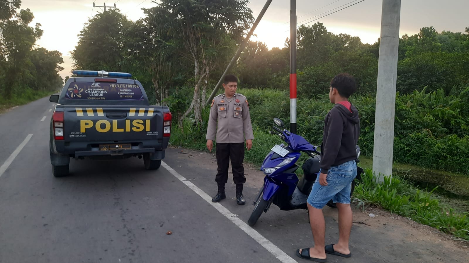 Jaga Keamanan Malam Hari, Patroli Enggang Polsek Pontianak Utara Bubarkan Balap Liar di Jalan Sungai Selamat Dalam