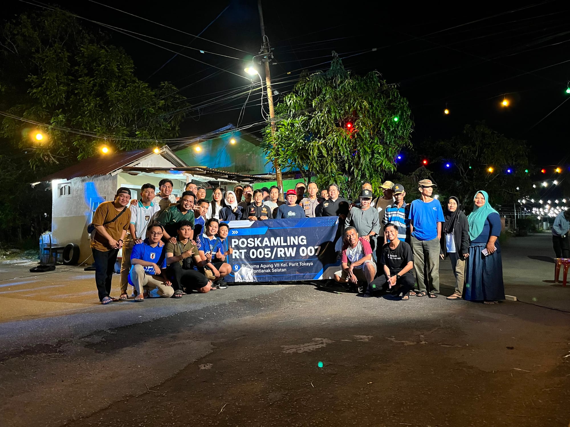 Perkuat Keamanan Lingkungan, Bhabinkamtibmas dan Pokdarkamtibmas Aktifkan Siskamling di Parit Tokaya