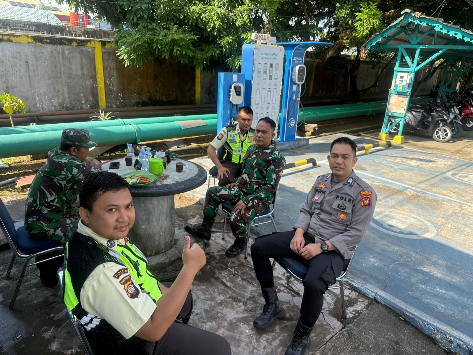 Antisipasi Dampak Pemadaman Listrik, Polsek Pontianak Utara Tempatkan Personel di Kantor PLN Siantan