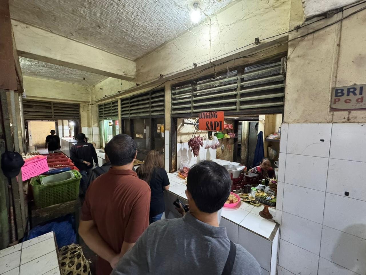 Pasar Kreneng Bergeliat Sejak Pagi, Satgas Saber Pangan Polda Bali Bergerak Cegah Permainan Harga