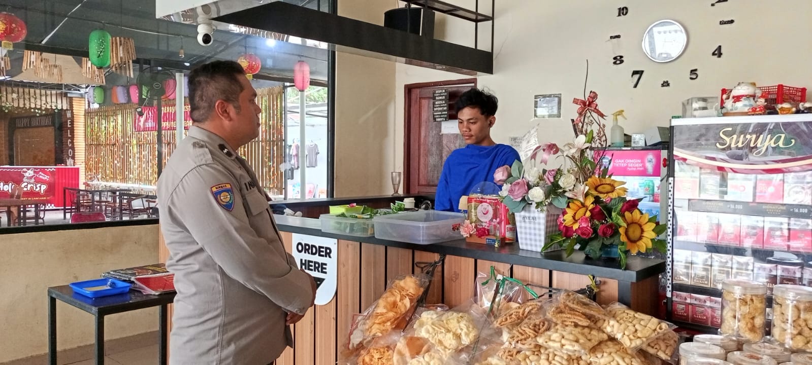 Melalui Patroli Rutin, Bhabinkamtibmas Darat Sekip Perkuat Kemitraan dengan Masyarakat