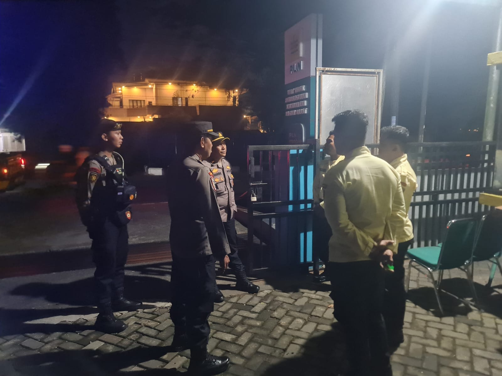 Antisipasi Dampak Pemadaman Listrik Bergilir, Polsek Pontianak Selatan Intensifkan Patroli Dialogis