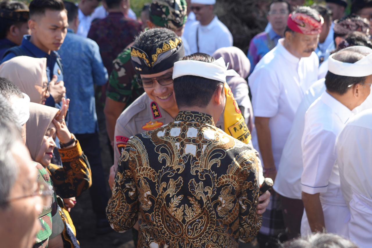 Kapolda Bali Hadiri Peresmian Pembangunan PSEL Di Desa Pedungan