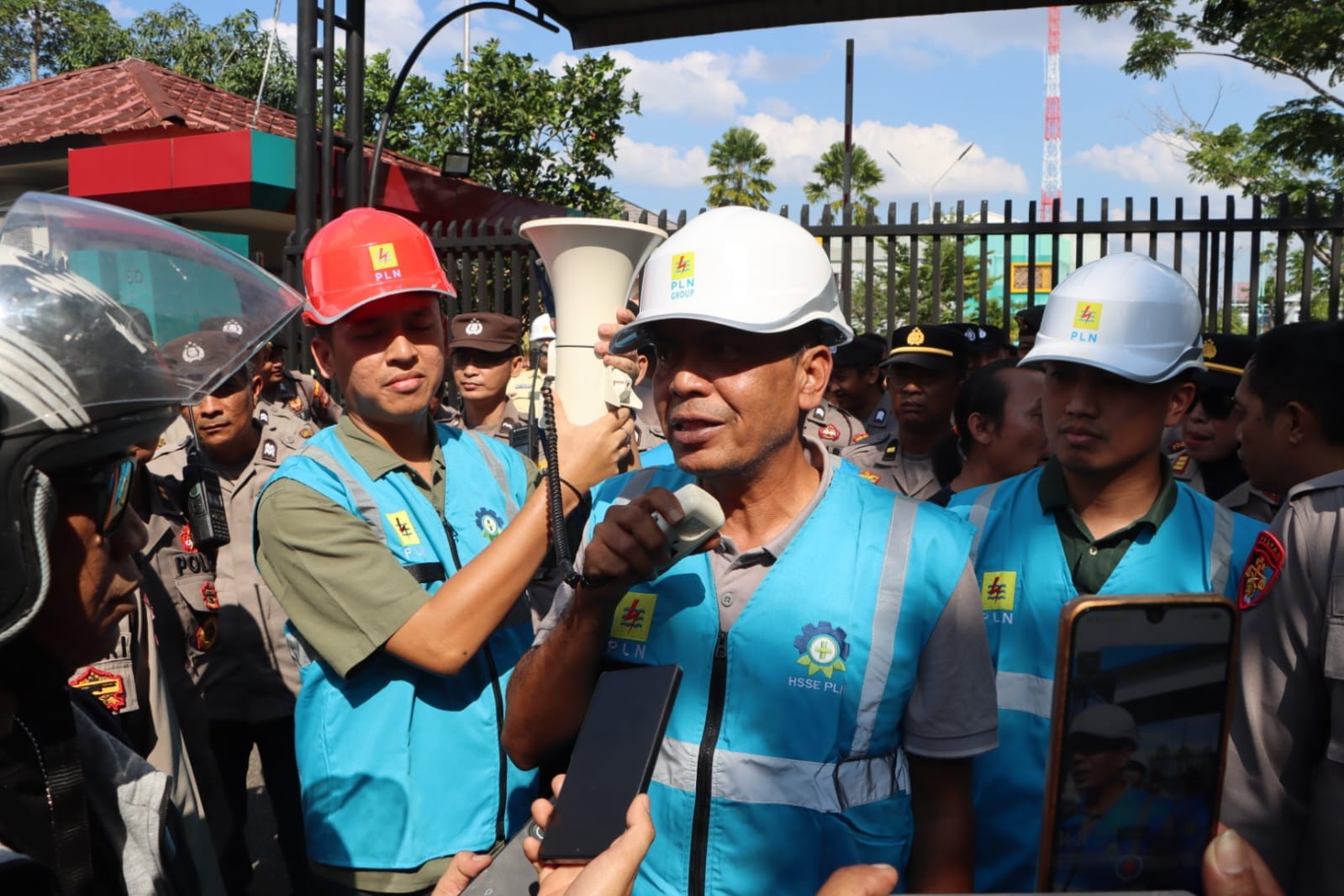 Polresta Pontianak Amankan Jalannya Aksi Unjuk Rasa Barisan Pemuda Melayu Kalimantan Barat Secara Humanis