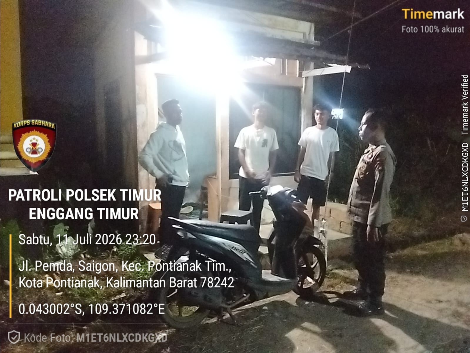 Patroli Dialogis Enggang Polsek Pontianak Timur Sambangi Penjaga Malam, Sampaikan Pesan Kamtibmas