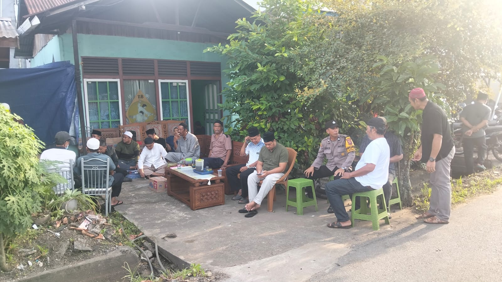 Wujud Empati Polri, Bhabinkamtibmas Polsek Pontianak Selatan Kunjungi Warga yang Berduka