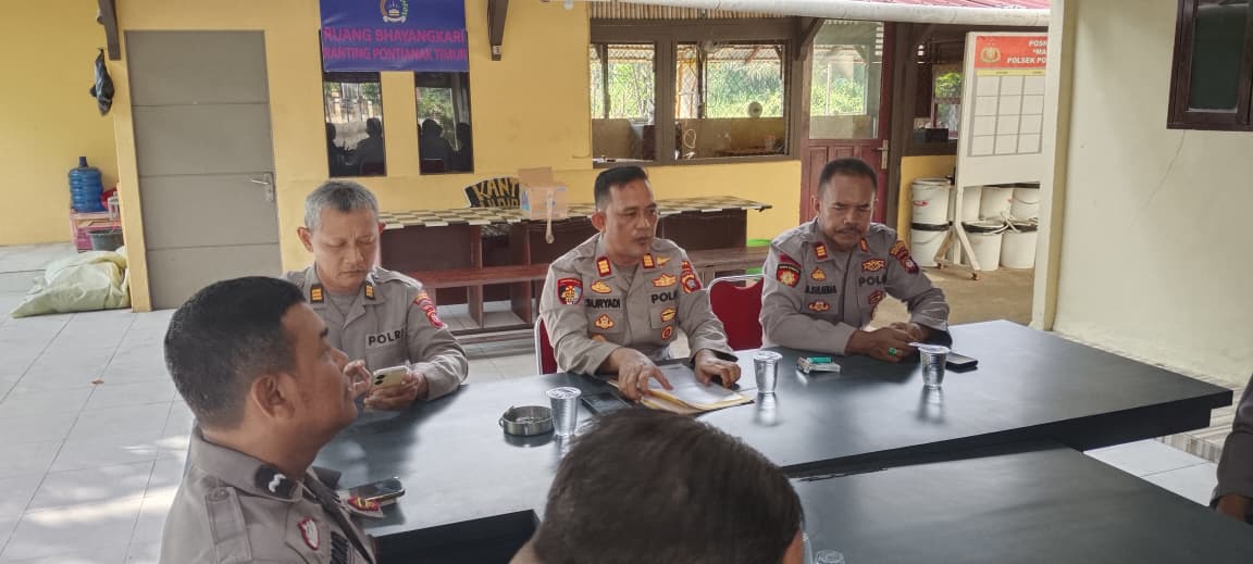 Perkuat Pelayanan kepada Masyarakat, Kapolsek Pontianak Timur Gelar Anev Kamtibmas