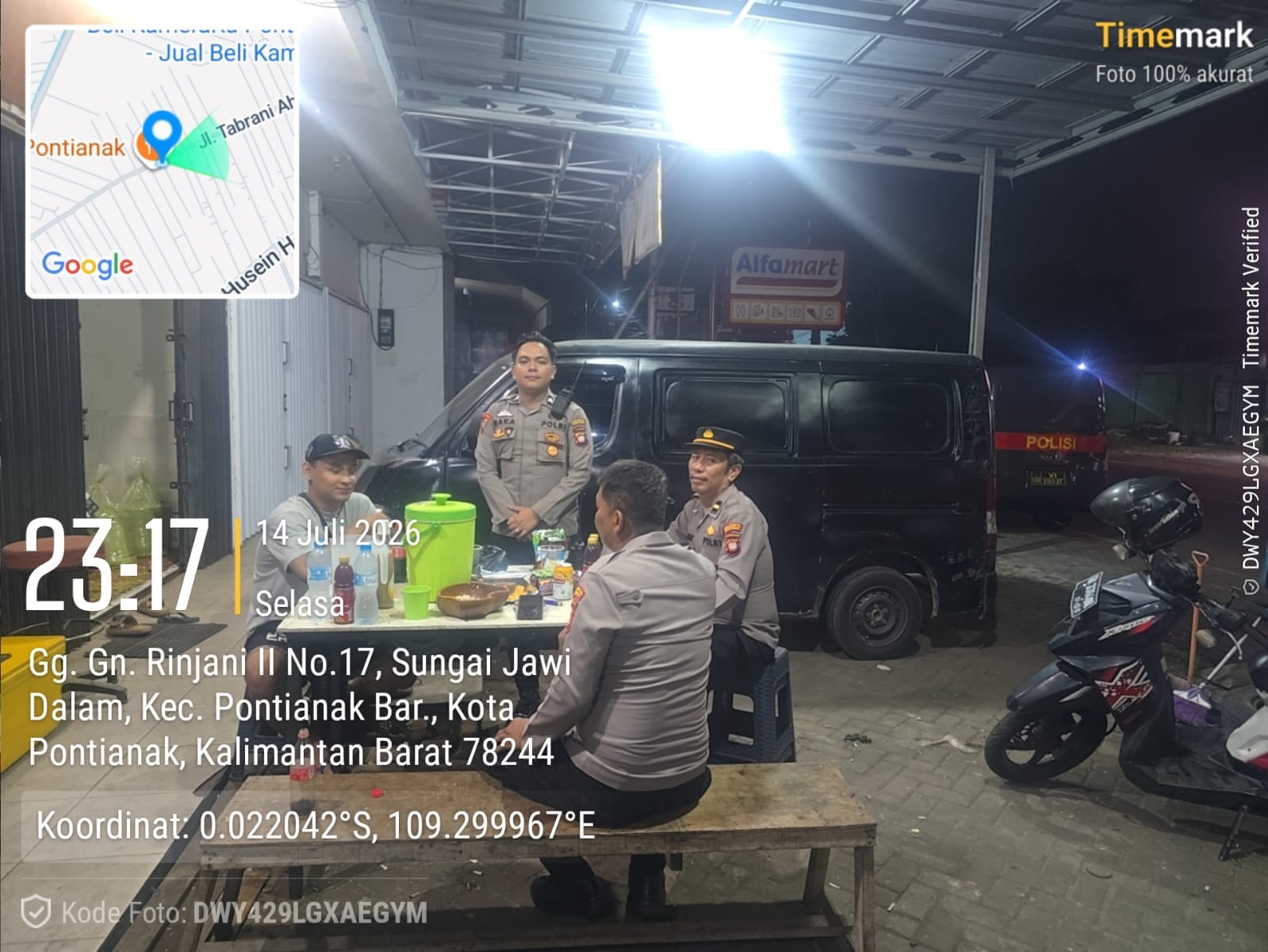 Patroli Enggang Polsek Pontianak Barat Intensifkan Pengamanan Malam dan Sampaikan Pesan Kamtibmas
