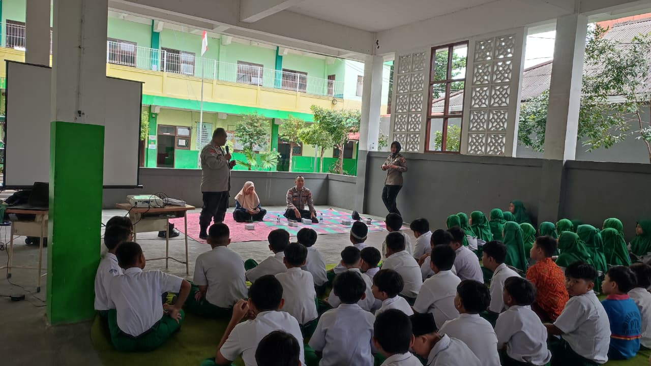 Tanamkan Karakter Positif, Satbinmas Polresta Pontianak Sosialisasikan Anti Bullying kepada Siswa SD