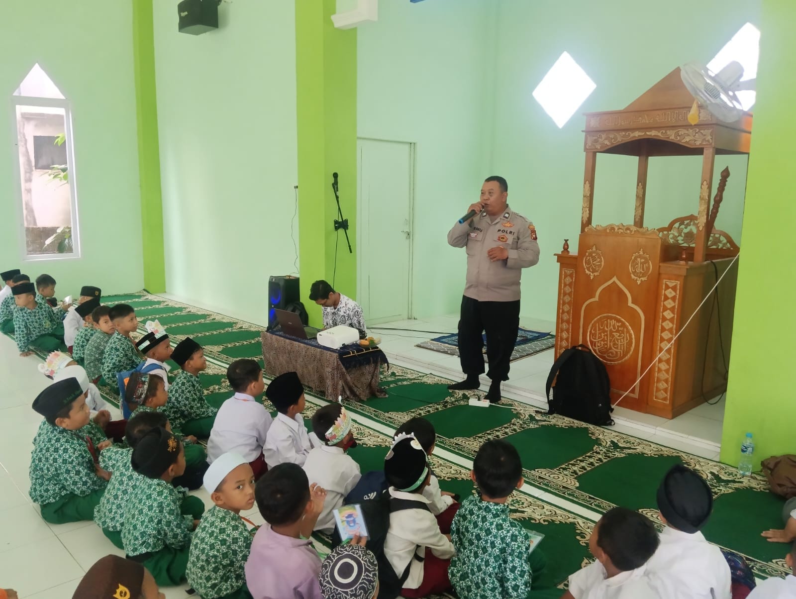 Police Goes to School, Panit Binmas Polsek Pontianak Timur Berikan Edukasi Kamtibmas kepada Pelajar LDI Madrasah