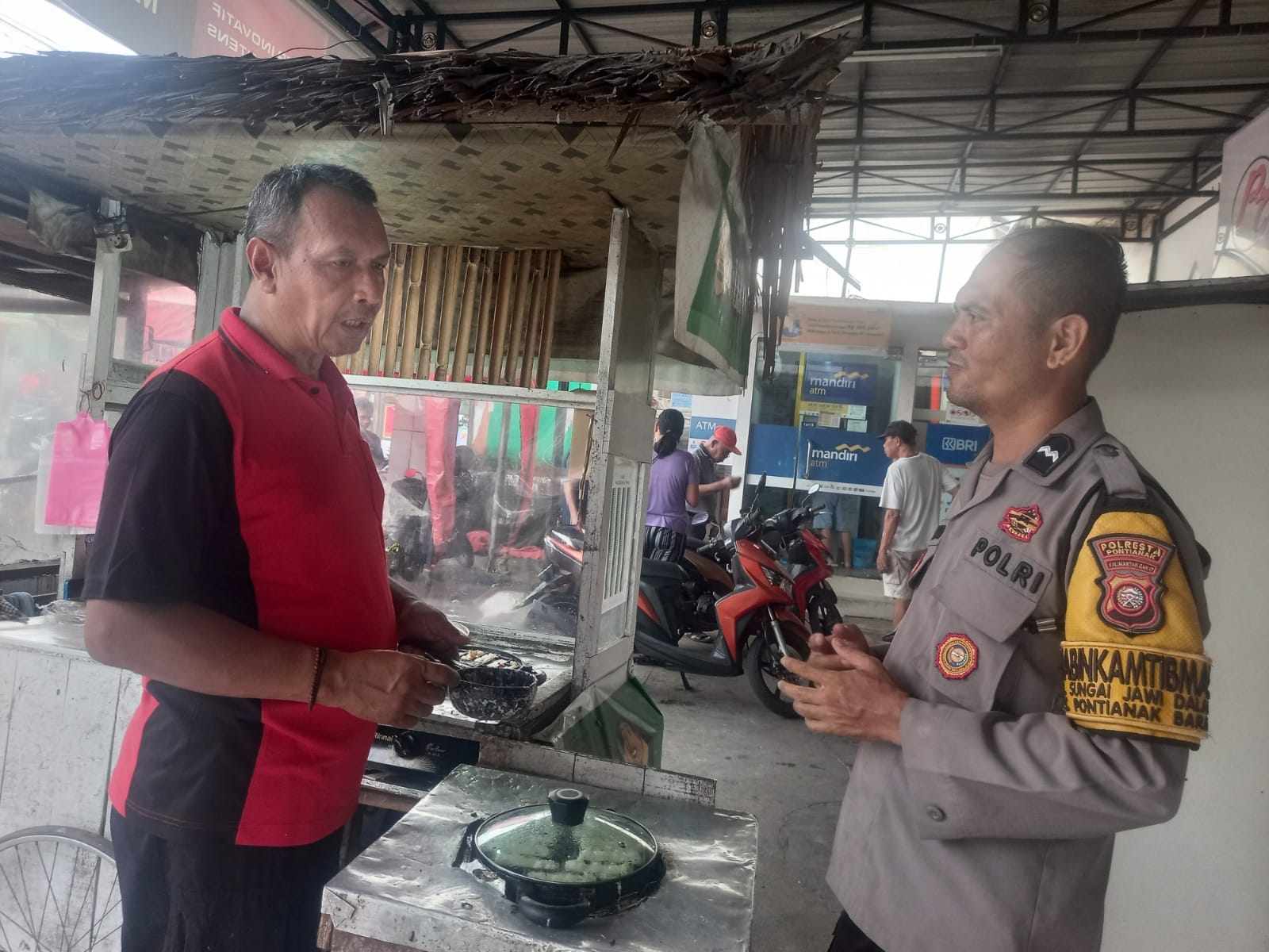 Bhabinkamtibmas Kelurahan Sei Jawi Dalam Sambangi Warga, Ingatkan Bahaya Penipuan Online dan Gangguan Kamtibmas