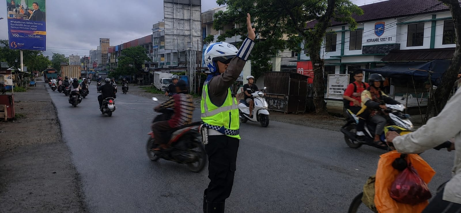 Polsek Pontianak Utara Sebar Personel untuk Atur Arus Lalu Lintas di Lokasi Rawan Kemacetan