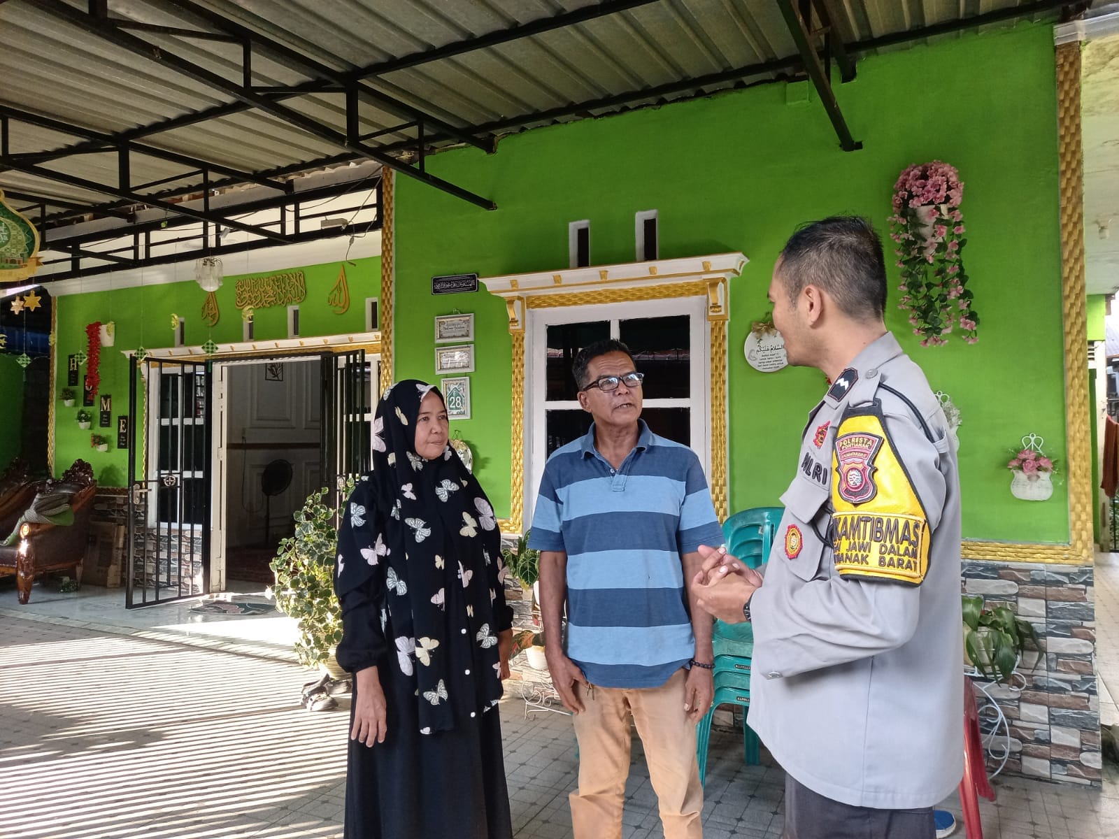 Lewat Sambang DDS, Bhabinkamtibmas Sei Jawi Dalam Edukasi Warga Bahaya Hoaks dan Penipuan Online