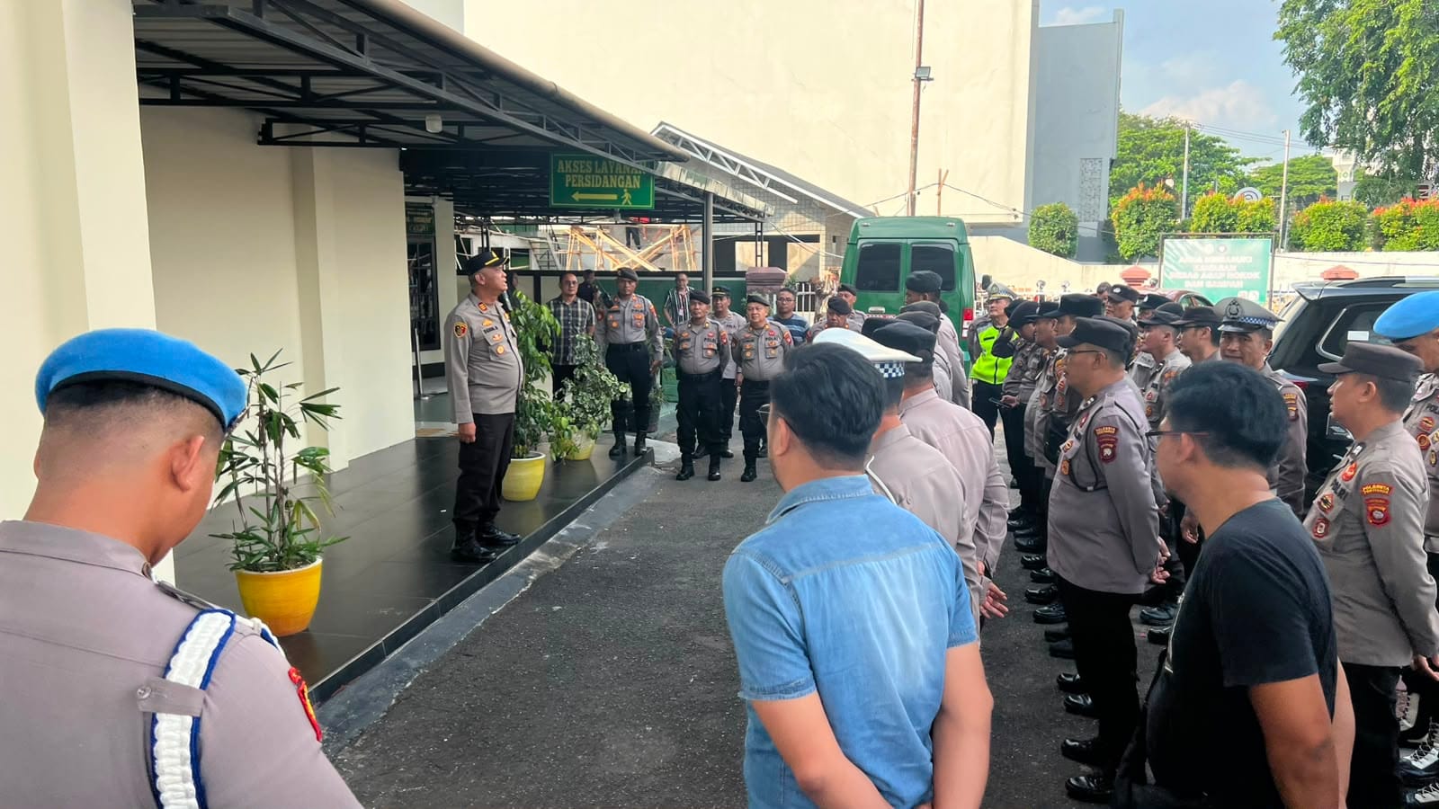 Polresta Pontianak Amankan Jalannya Pembacaan Putusan Sidang Praperadilan Virtual di PN Pontianak