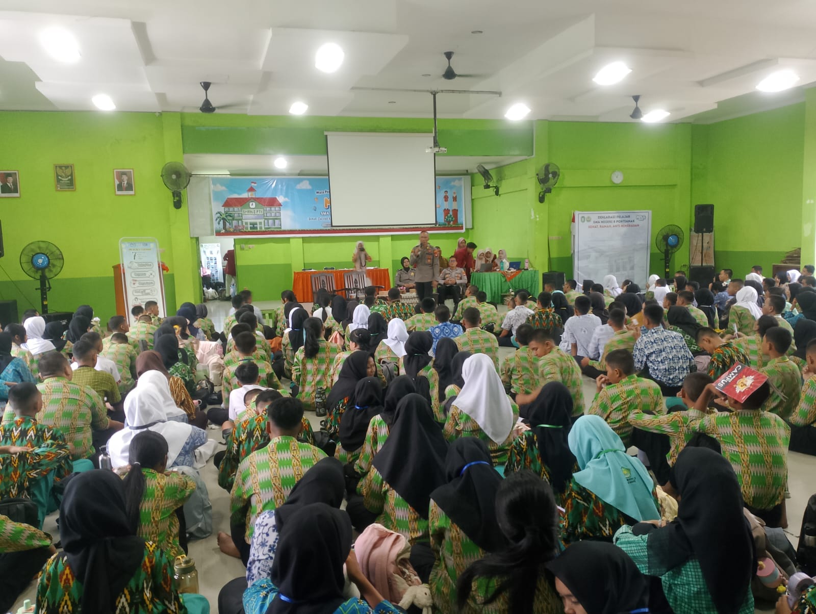 Satbinmas Polresta Pontianak Edukasi Pelajar SMAN 8 Pontianak tentang Dampak Negatif Kecanduan Game Online