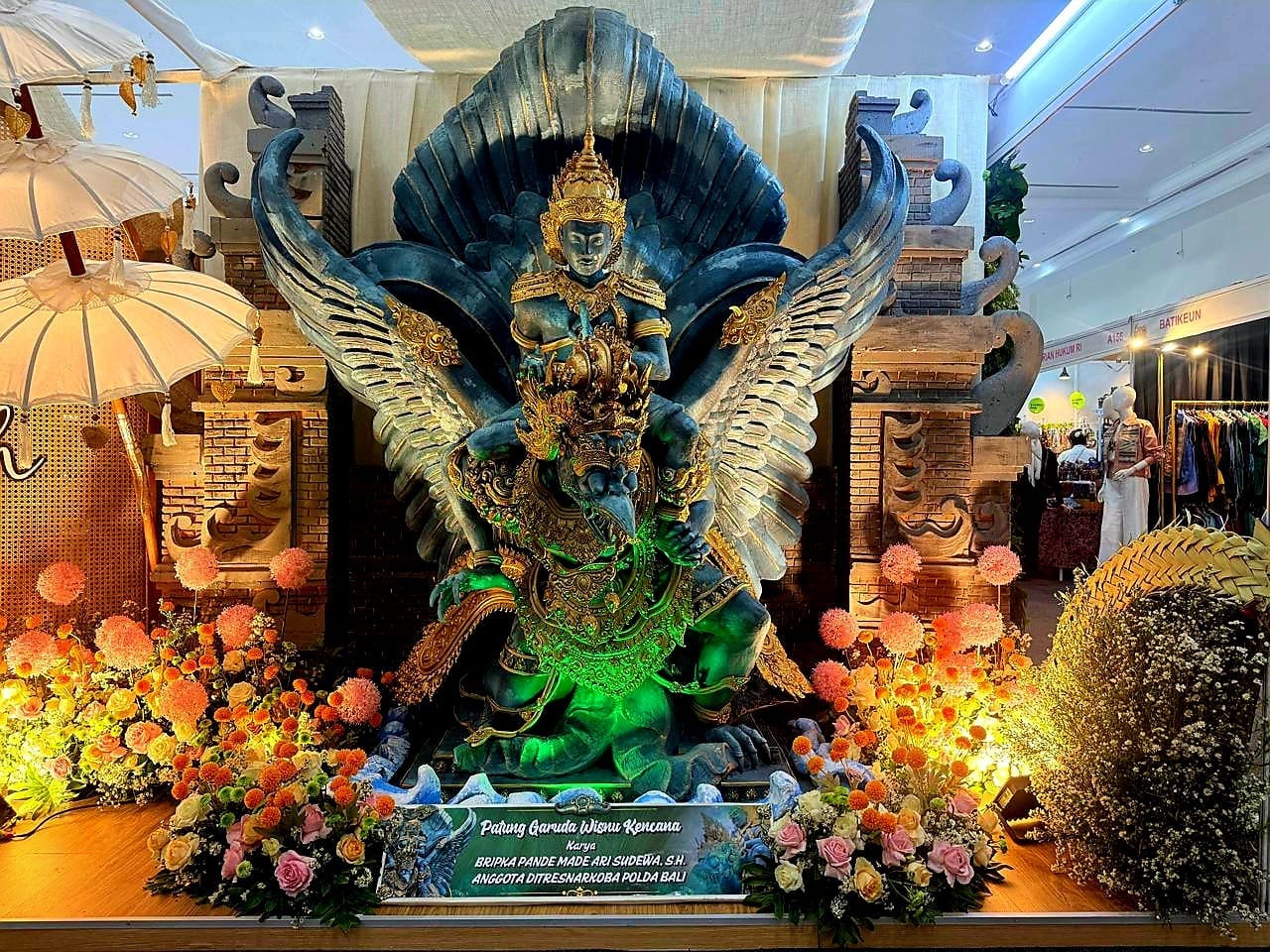 Di Balik Seragam Bhayangkara, Mengalir Jiwa Seni: Bripka Pande Ari Sudewa Hadirkan Garuda Wisnu Kencana yang Memikat Jakarta
