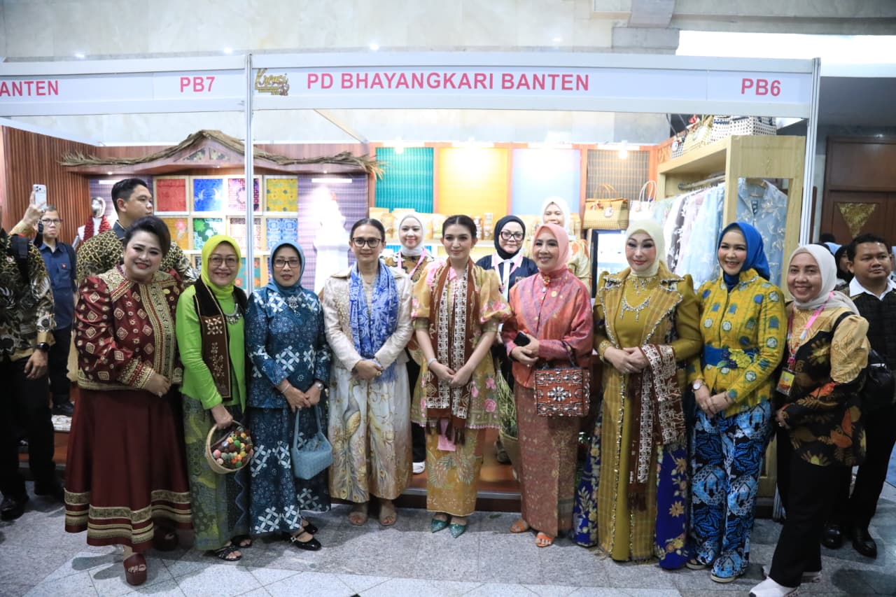 Ketua Umum Seruni Kabinet Merah Putih Selvi Gibran Buka Bazar Kreasi Bhayangkari Nusantara 2026, Dorong UMKM Naik Kelas