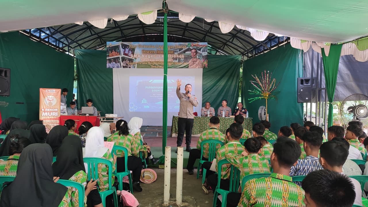 Satbinmas Polresta Pontianak Edukasi Bahaya Judi Online dan Penyalahgunaan NAPZA kepada Pelajar SMA Negeri 3 Pontianak