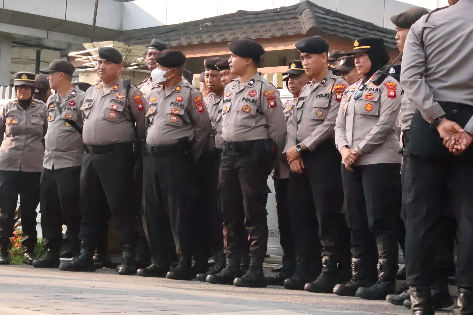 Pengamanan Humanis Polresta Pontianak Kawal Aksi Demonstrasi Aliansi Mahasiswa Nusantara