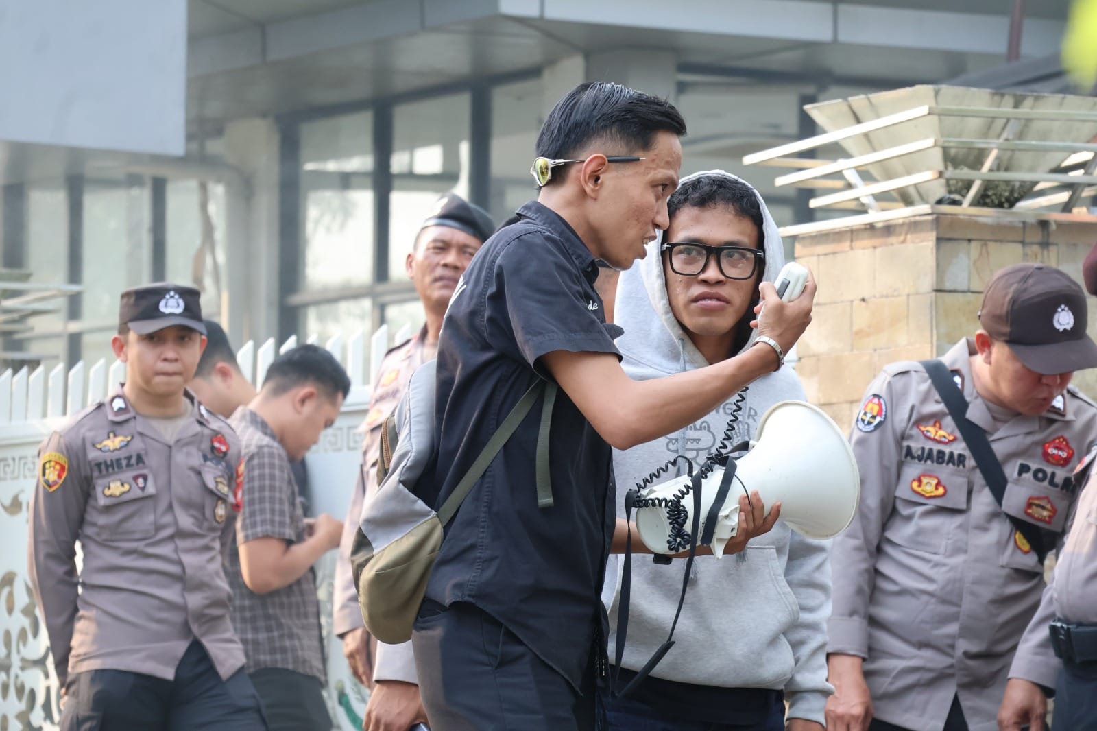 Jaga Situasi Tetap Aman, Polresta Pontianak Laksanakan Pengamanan Aksi Aliansi Mahasiswa Nusantara di Kejati Kalbar