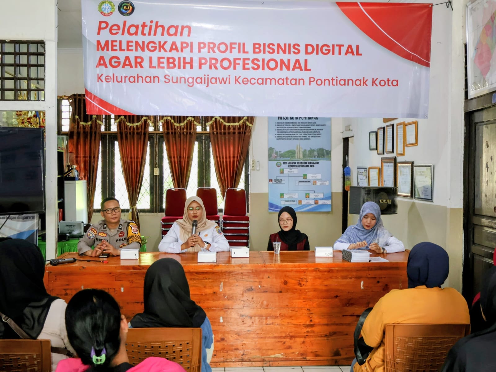 Perkuat Literasi Digital Pelaku Usaha, Bhabinkamtibmas Polsek Pontianak Kota Hadiri Pelatihan Bisnis Digital
