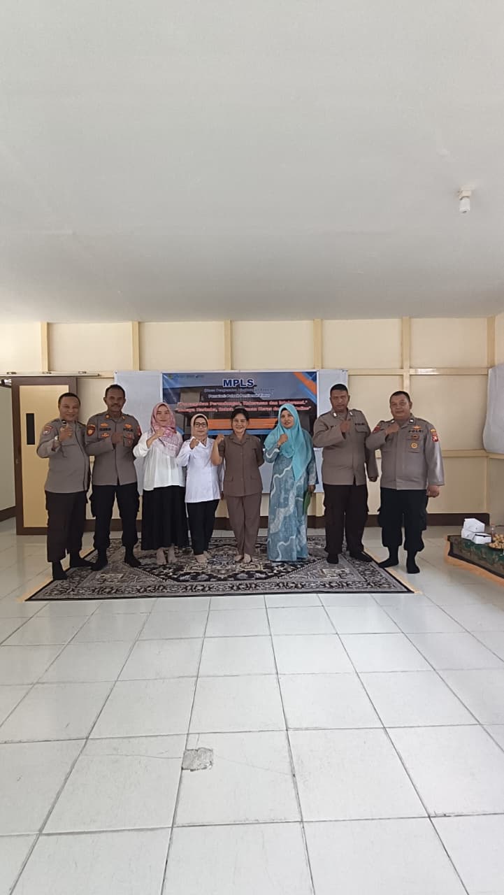 Polsek Pontianak Timur Tanamkan Kesadaran Hukum kepada Pelajar melalui Program Police Go To School