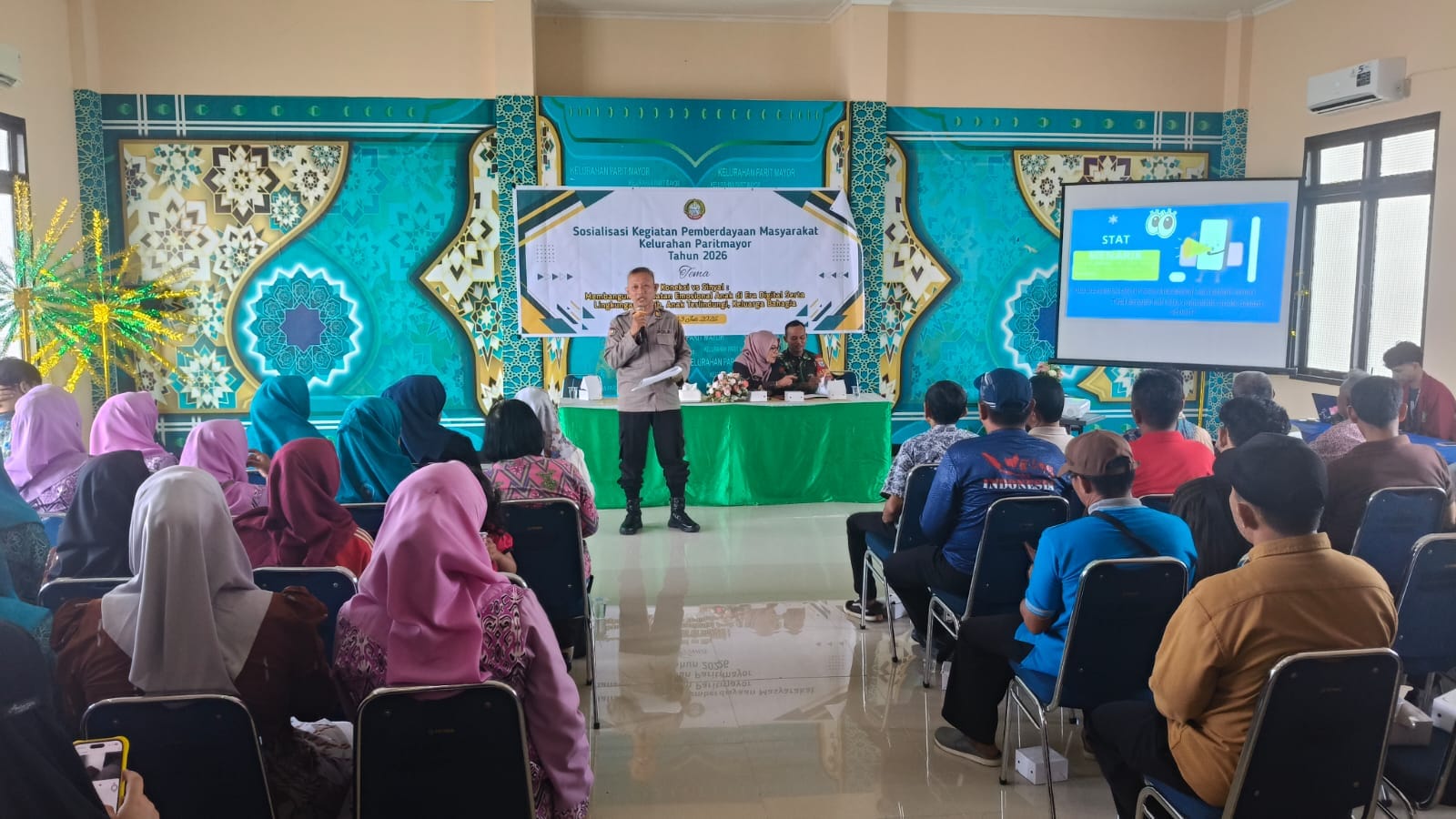 Dukung Peningkatan Peran Warga, Bhabinkamtibmas Parit Mayor Ikuti Sosialisasi Pemberdayaan Masyarakat
