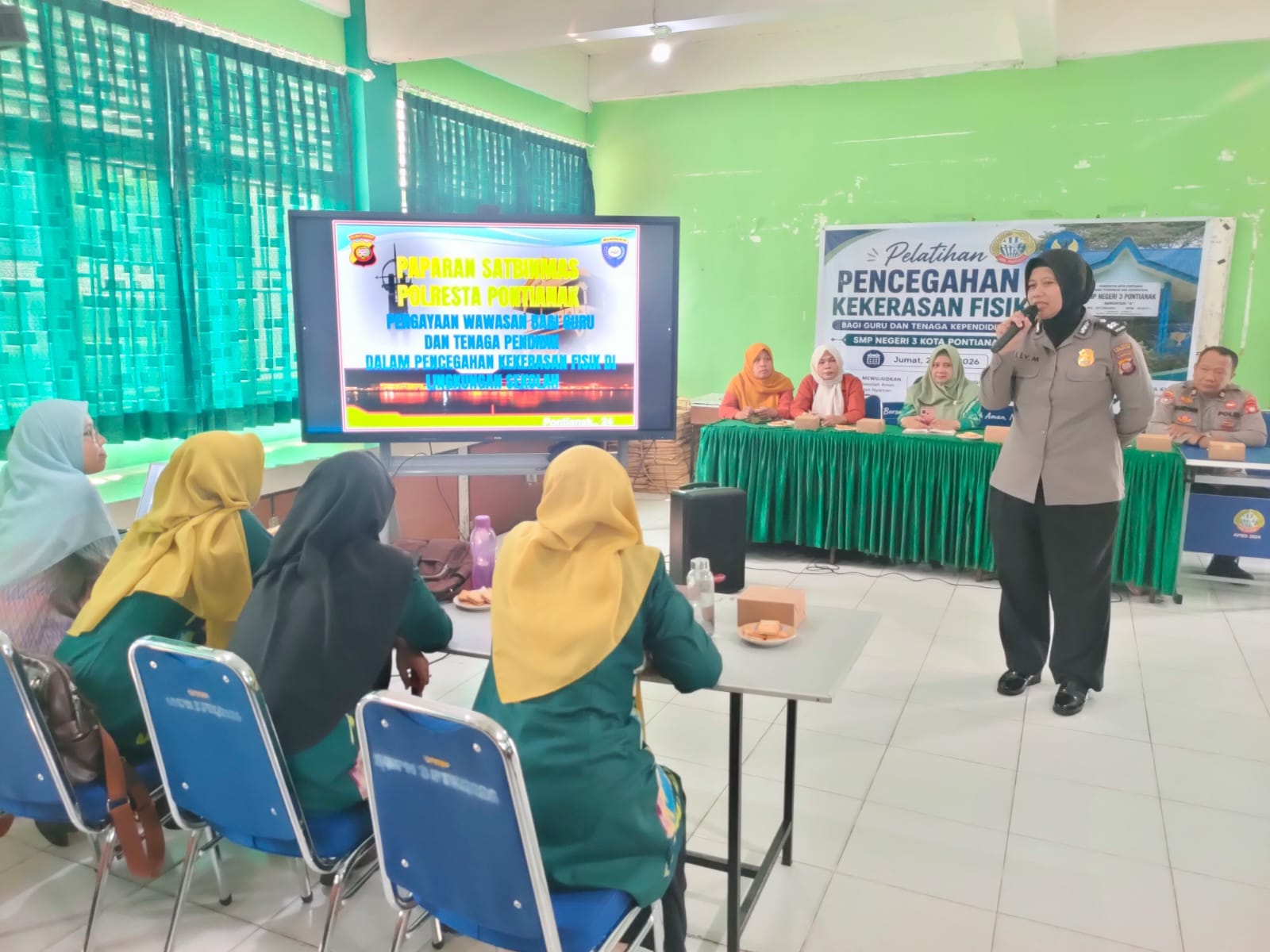 Cegah Kekerasan di Lingkungan Sekolah, Polresta Pontianak Edukasi Guru dan Tenaga Pendidik di SMPN 3 Pontianak