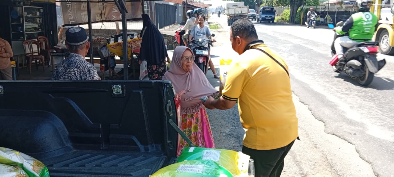 Polsek Pontianak Timur Bersama Bulog Gelar Gerakan Pangan Murah, Sediakan 1 Ton Beras SPHP untuk Masyarakat