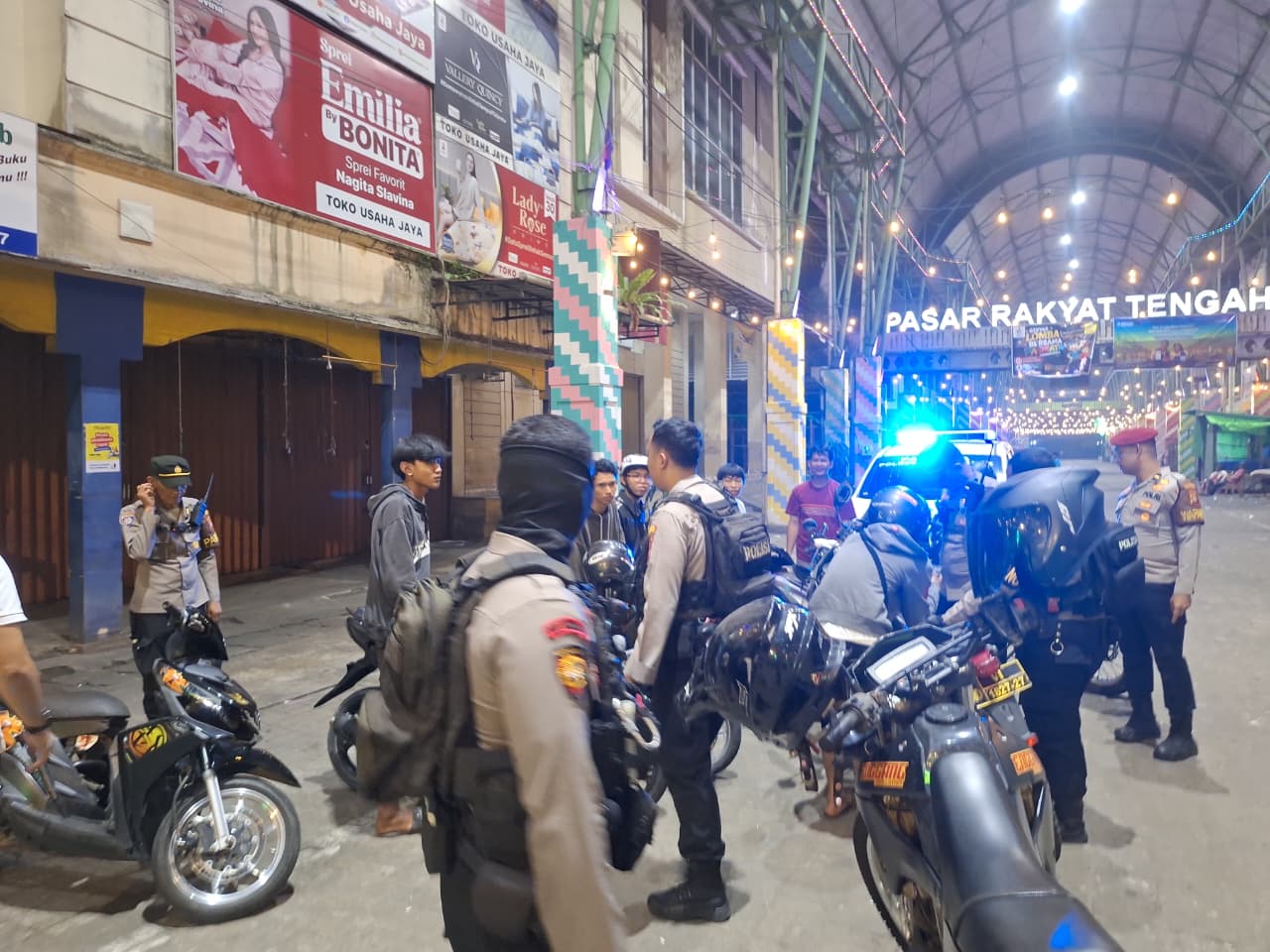 Patroli Enggang Polresta Pontianak Amankan Delapan Motor Berknalpot Brong Saat Malam Minggu