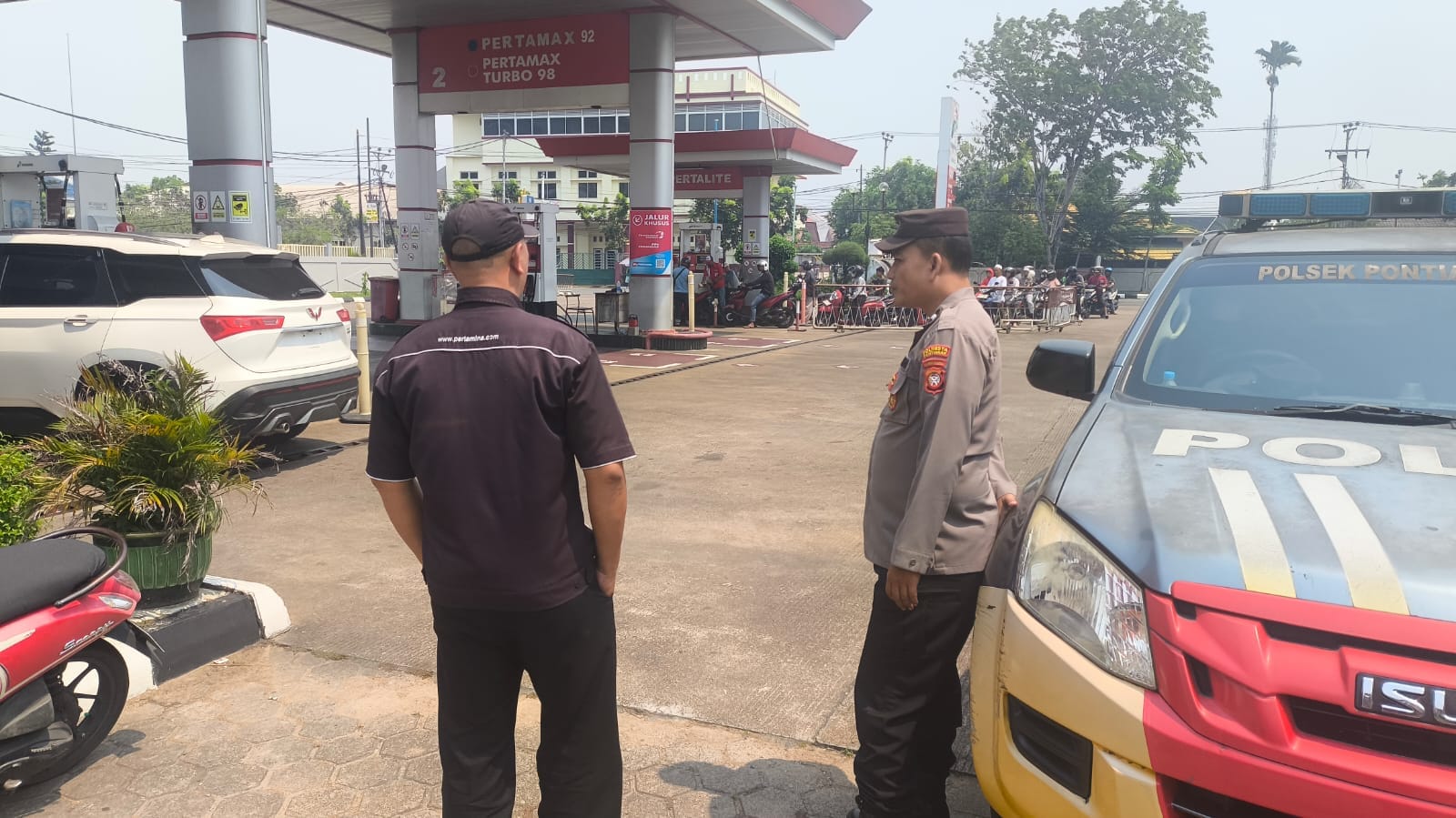 Tindak Lanjuti Aduan Masyarakat, Patroli Enggang Polsek Pontianak Kota Cek Dugaan Antrean Panjang di SPBU