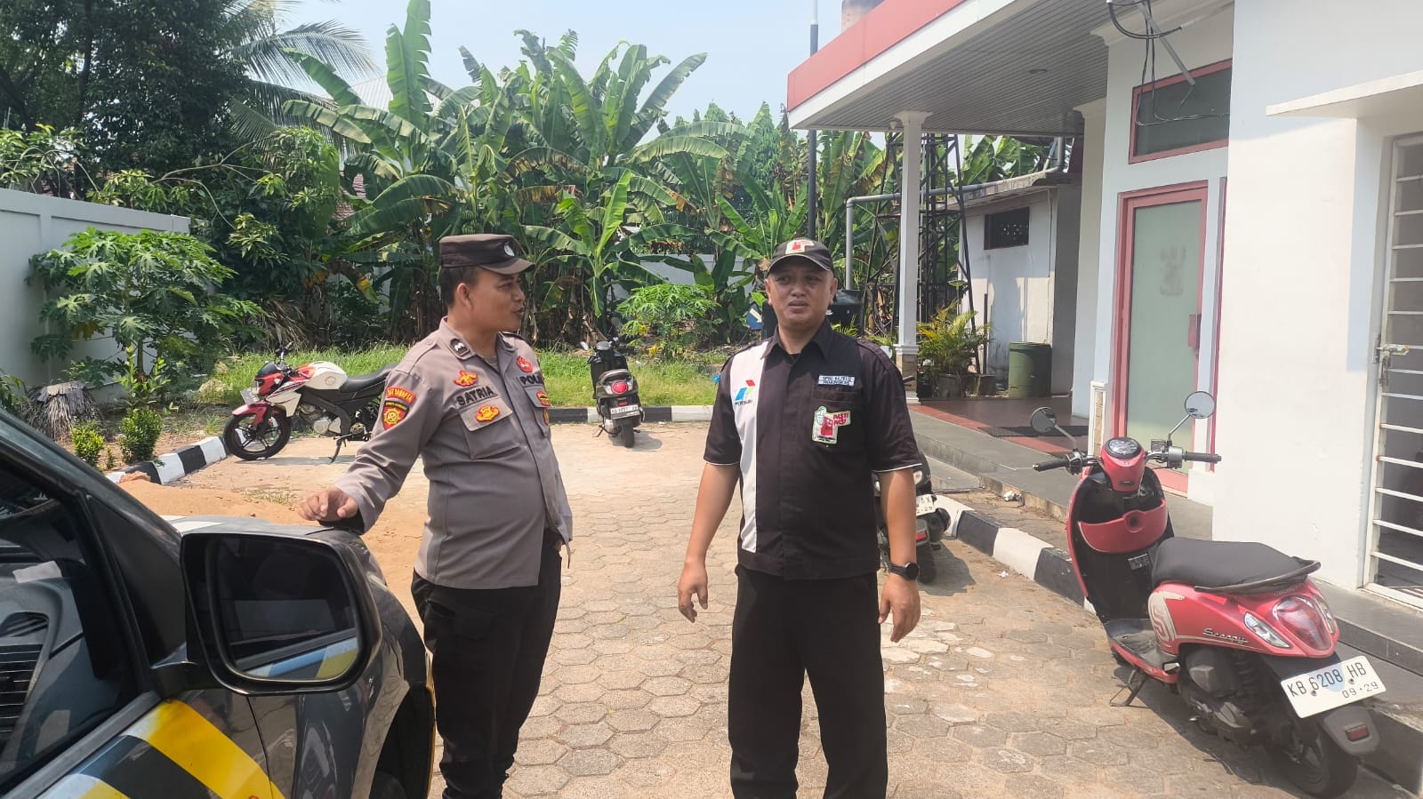 Patroli Enggang Polsek Pontianak Kota Tindak Lanjuti Laporan 110 Dugaan Antrean Panjang di SPBU, Situasi Terpantau Normal