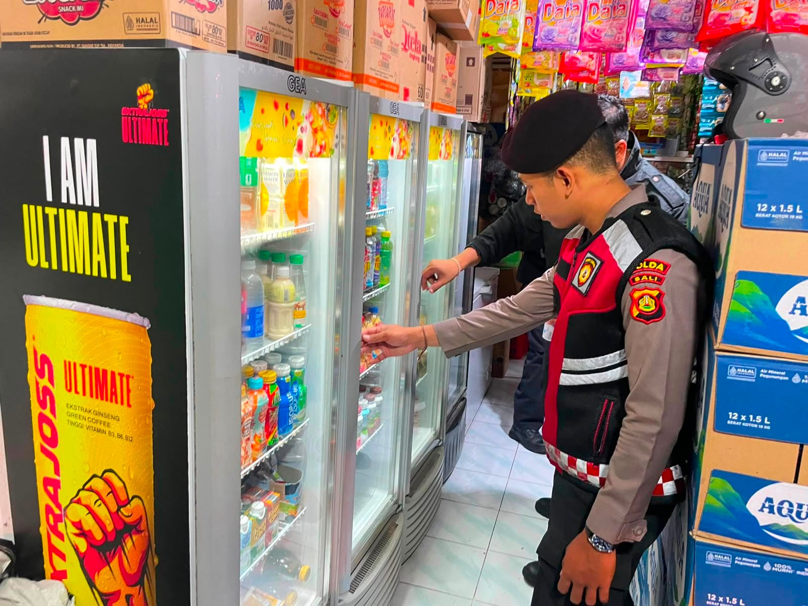 Cegah Peredaran Miras Ilegal, Kepolisian Gelar Patroli Malam dan Edukasi Warga