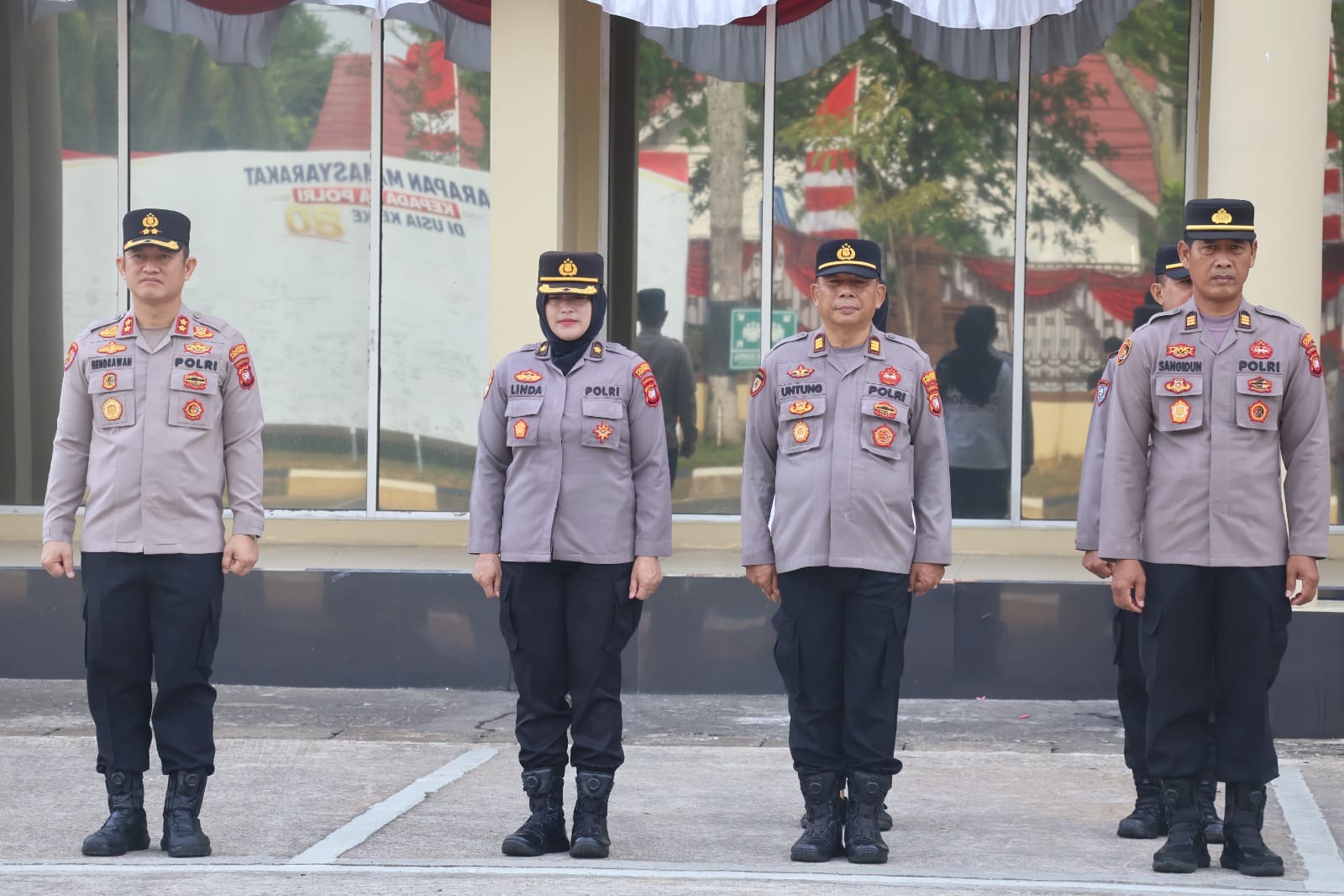 Kapolresta Pontianak Tekankan Profesionalisme dan Kepatuhan SOP dalam Pelaksanaan Tugas pada Apel Pagi