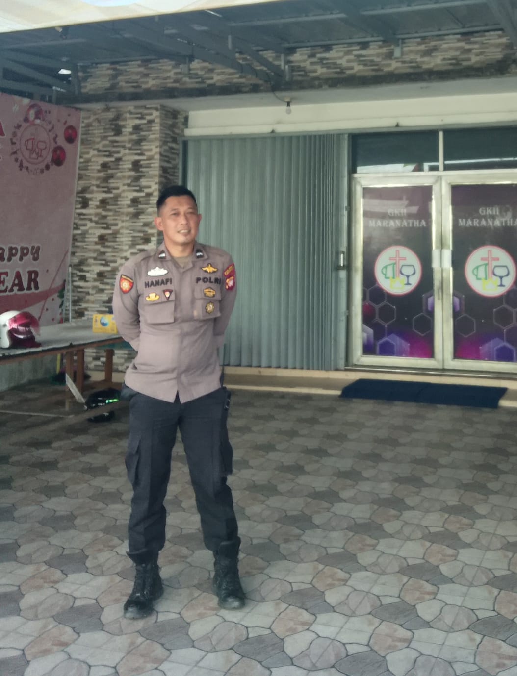 Personel Enggang Polsek Pontianak Barat Patroli dan Pengamanan Ibadah Minggu di sejumlah Gereja