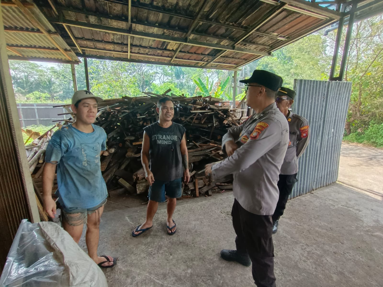 Cegah Karhutla Sejak Dini, Satbinmas Polresta Pontianak Gencar Berikan Imbauan kepada Masyarakat