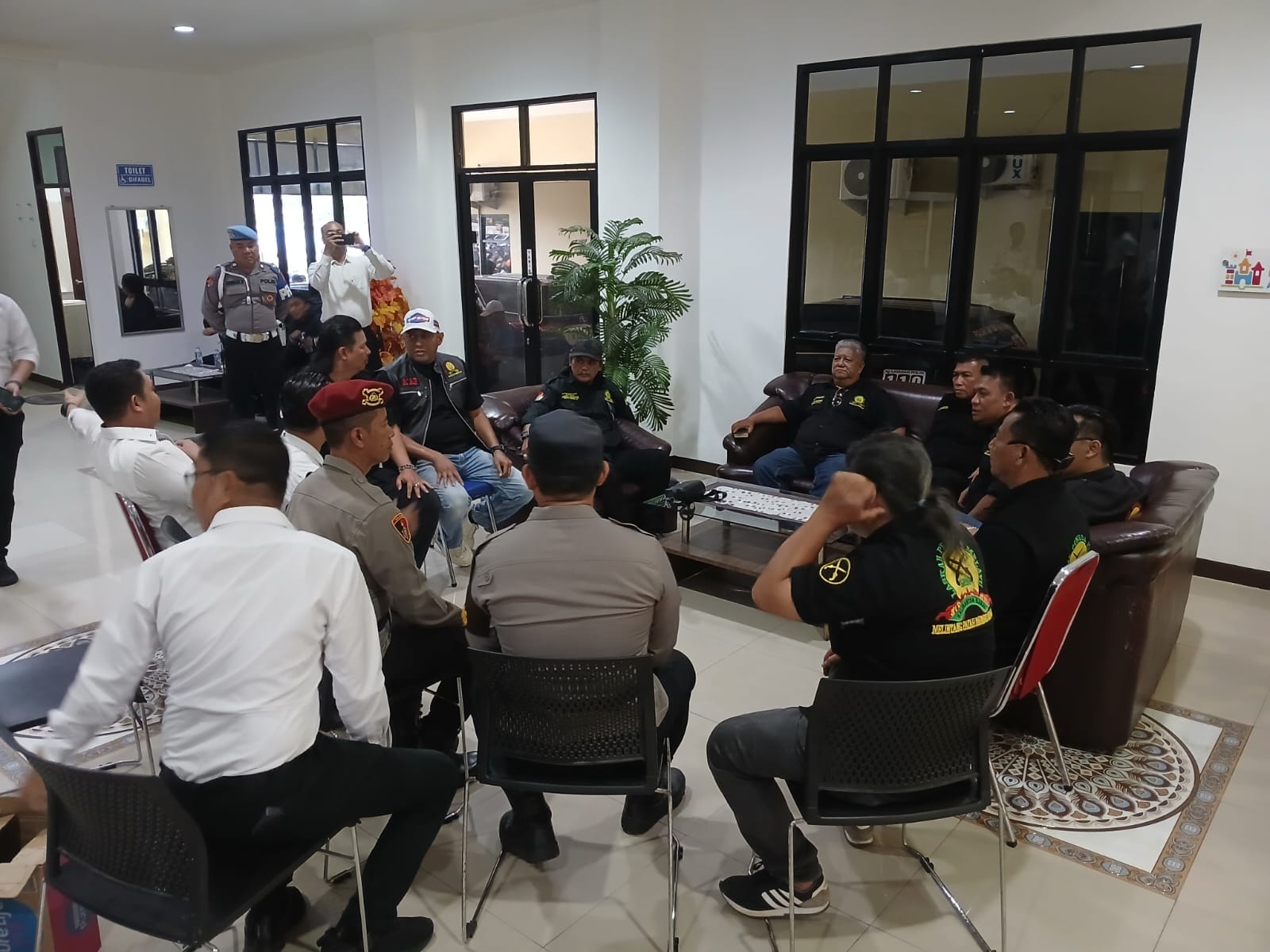 Pengamanan Ketat Polresta Pontianak Pastikan Aksi Damai DPP Laskar Pemuda Melayu Kalbar Berjalan Kondusif