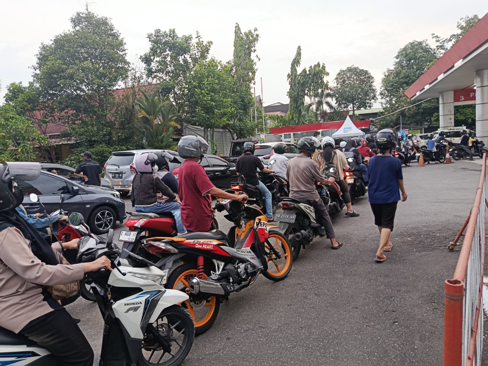 Pengamanan Delapan SPBU Ditingkatkan, Polsek Pontianak Kota Pastikan Situasi Tetap Aman dan Tertib