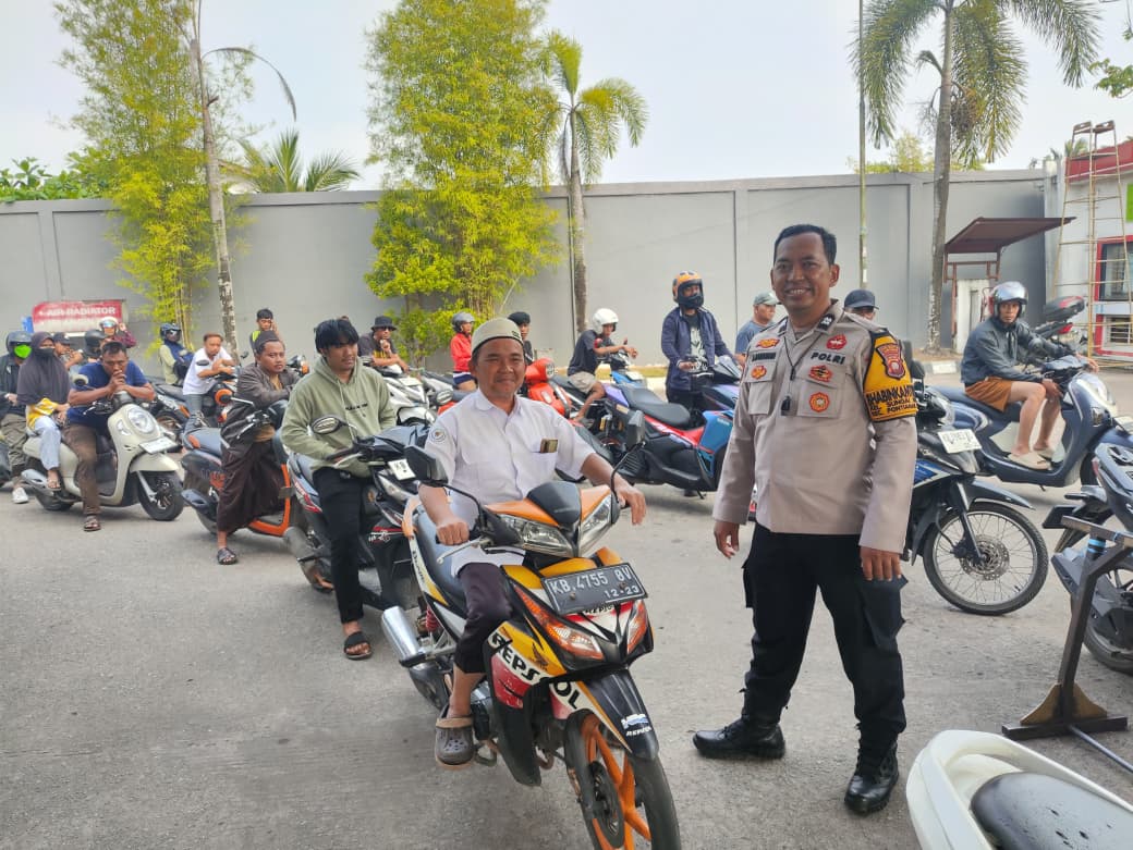 Jaga Kondusivitas, Polsek Pontianak Barat Kawal Aktivitas di SPBU untuk Antisipasi Lonjakan Pembelian BBM
