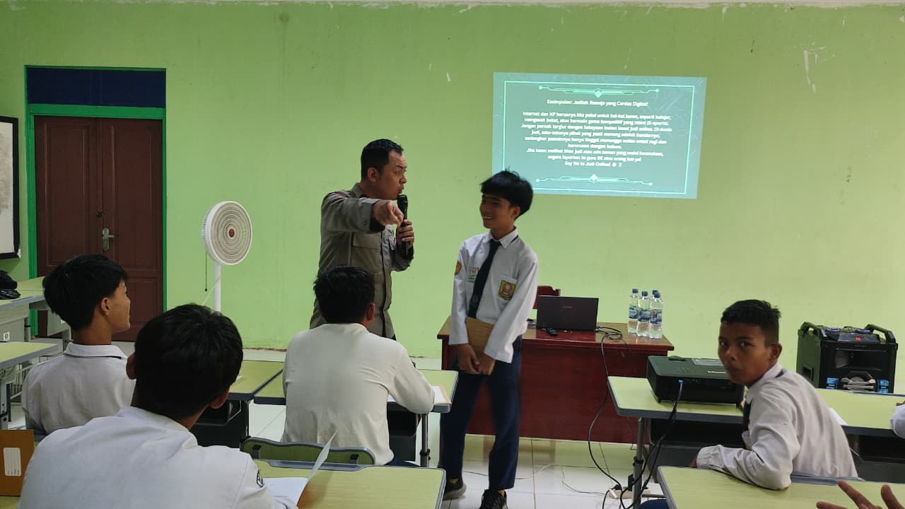 Polresta Pontianak Gencarkan Edukasi di Sekolah, Sat Binmas Sosialisasikan Bahaya Bullying dan Judi Online